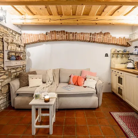 Days - Cozy House Near Castle With Desk And Balcony *