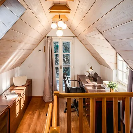 Days - Cozy House Near Castle With Desk And Balcony Πράγα