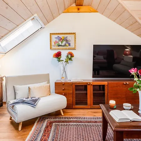 Σπίτι διακοπών Days - Cozy House Near Castle With Desk And Balcony Πράγα
