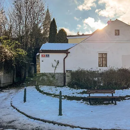 Days - Cozy House Near Castle With Desk And Balcony